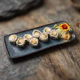 Uramaki Ebitem (tempura de camarão e pepino)