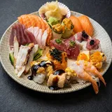 Combinado Completo de Sushis e Sashimis Tradicionais